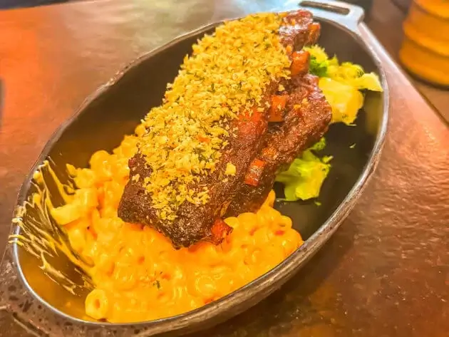 Smoked Kaadu pork rubs with a side of Mac and Cheese from Docking Bay 7 in Disney World