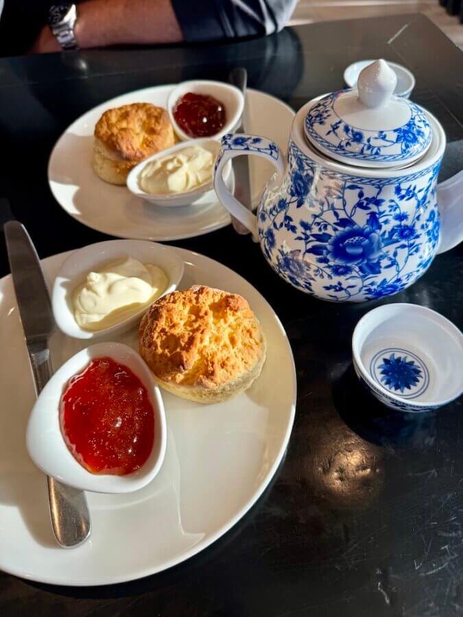 Freshly baked scones and tea in a blue and white tea pot in the White Rabbit Gallery in Sydney